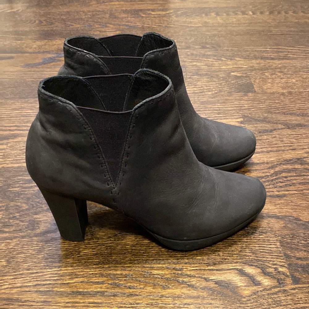 Camper heel booties black